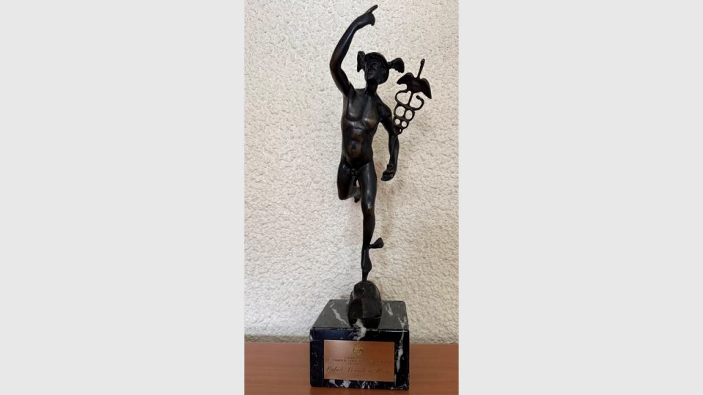 1995. Premio de la Cámara Oficial de Comercio, Industria y Navegación de Alicante.
