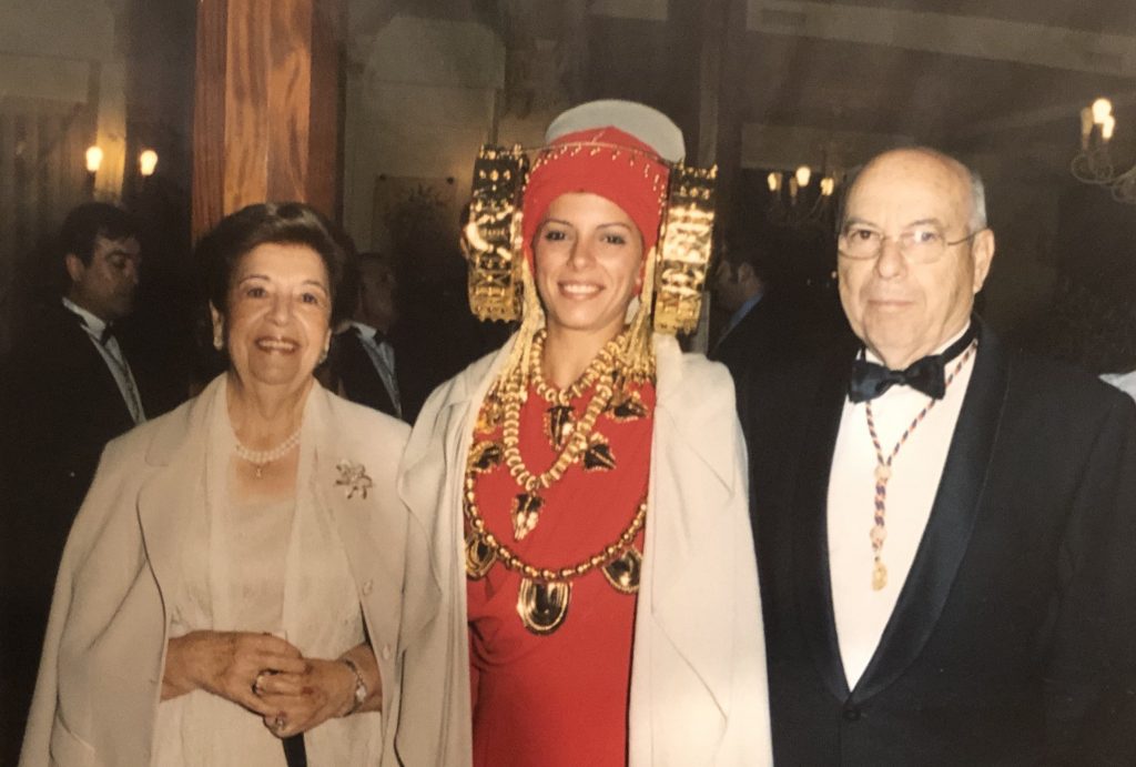 1996. Caballero de la Real Orden de la Dama de Elche. 